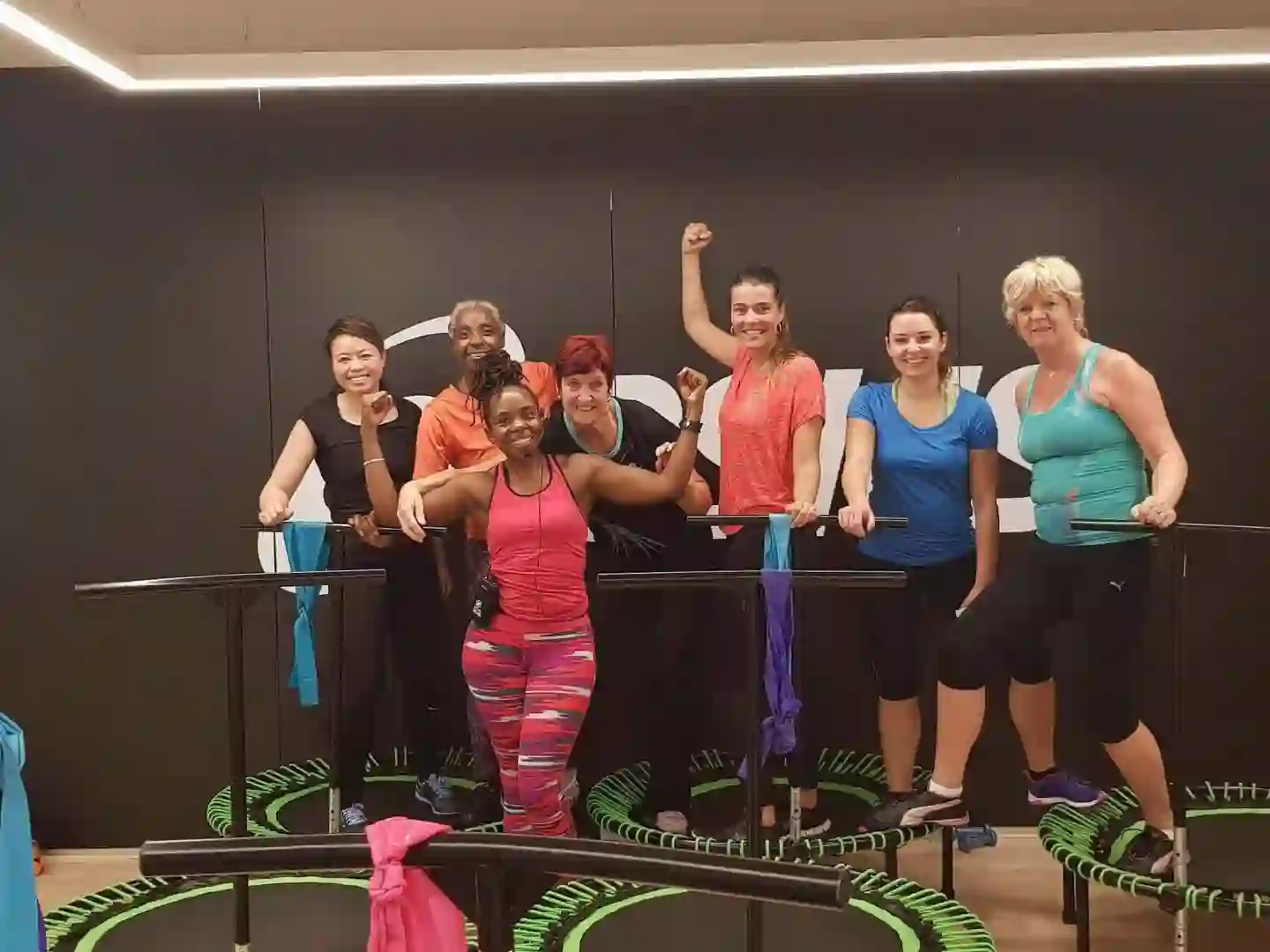 Groep deelnemers van een JudyJump-sessie — community na afloop van een progressie-sessie.