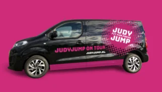 JudyJump on Tour bus voor progressietrajecten op locatie